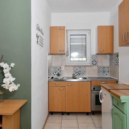 Apartments Novotny Banjol Екстер'єр фото
