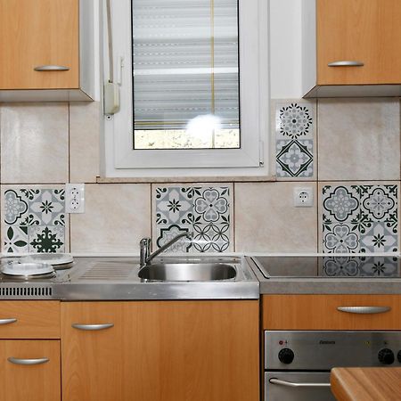 Apartments Novotny Banjol Екстер'єр фото