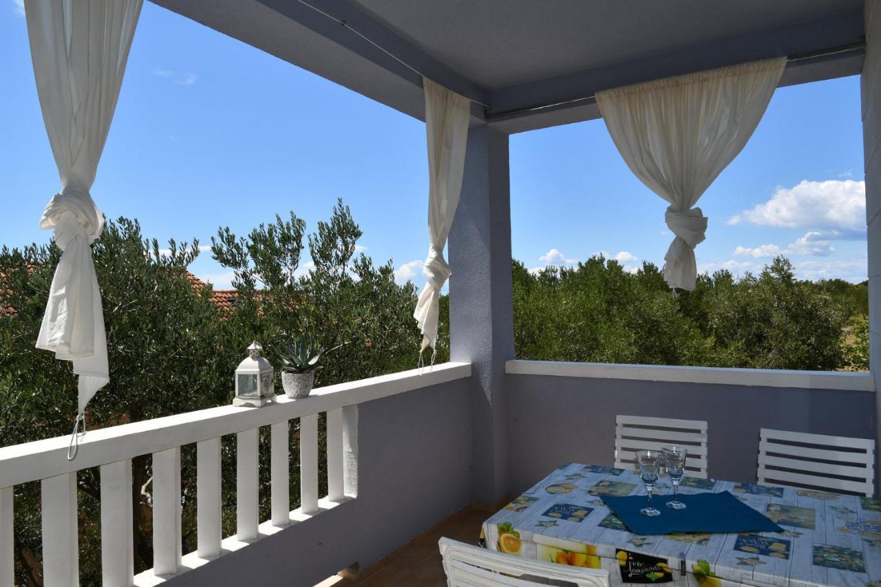 Apartments Novotny Banjol Екстер'єр фото
