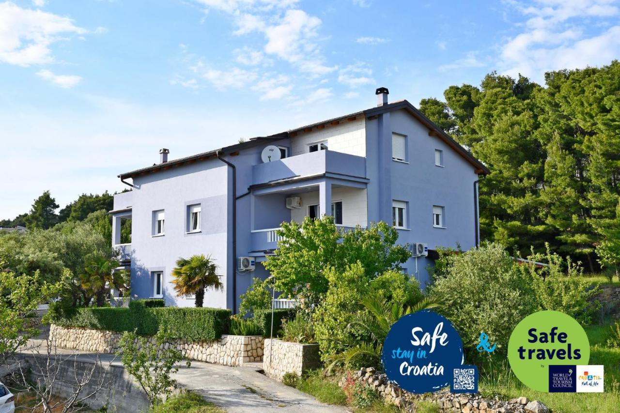 Apartments Novotny Banjol Екстер'єр фото