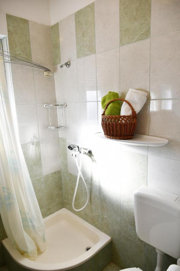 Apartments Novotny Banjol Екстер'єр фото