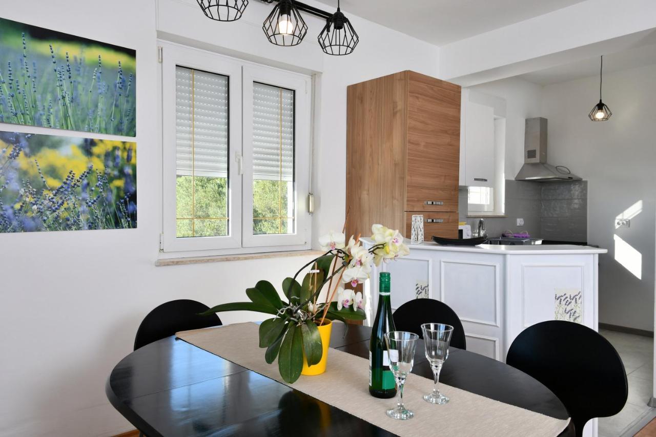 Apartments Novotny Banjol Екстер'єр фото
