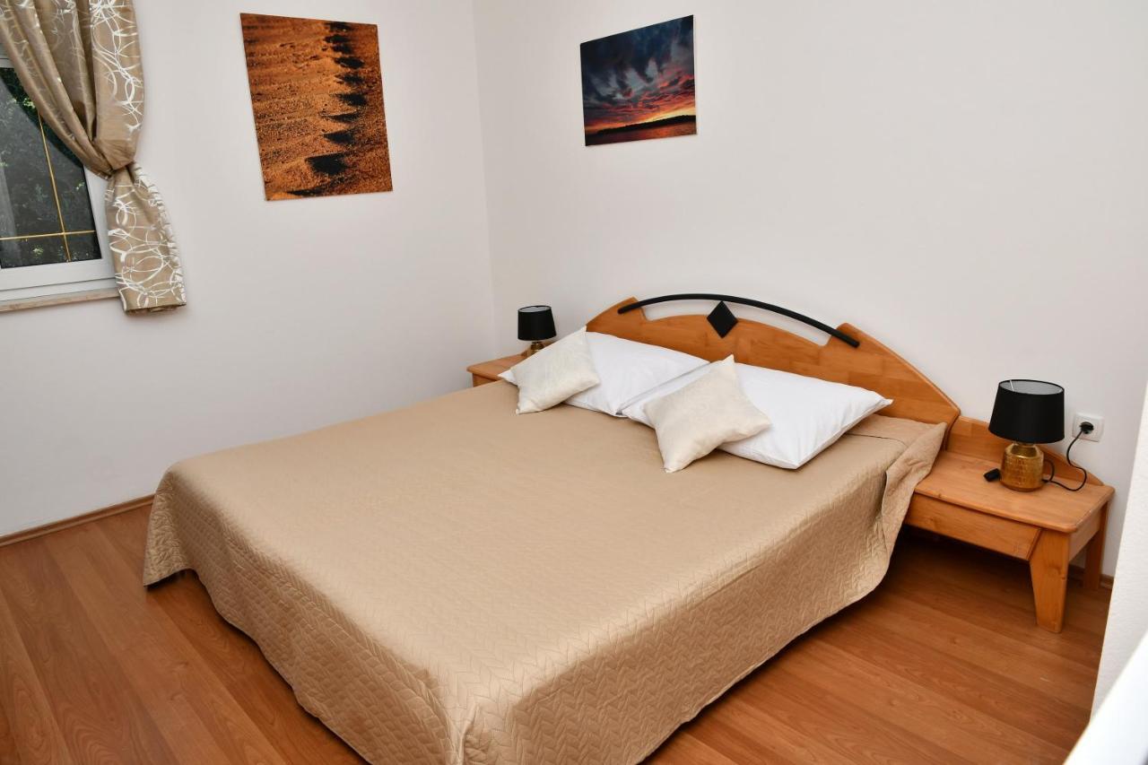 Apartments Novotny Banjol Екстер'єр фото