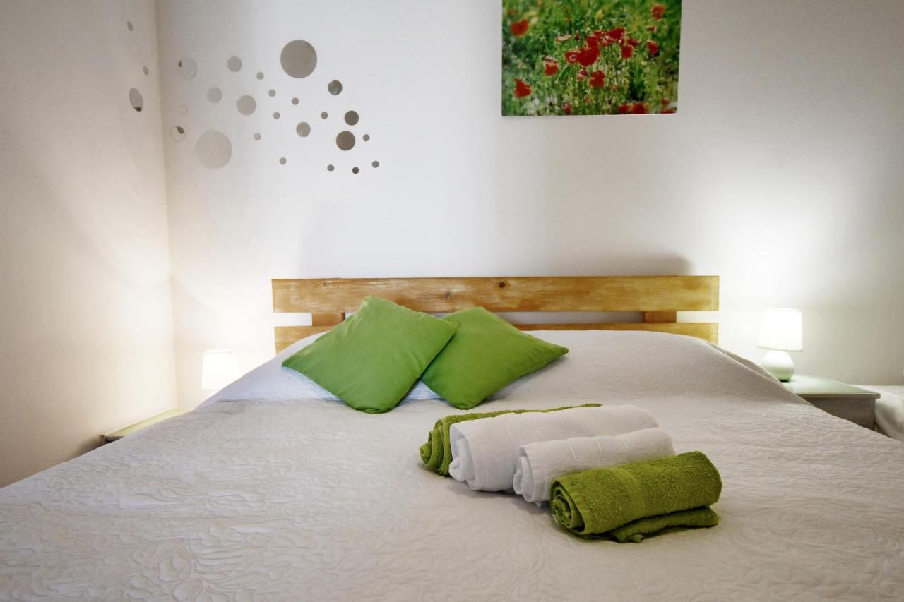 Apartments Novotny Banjol Екстер'єр фото