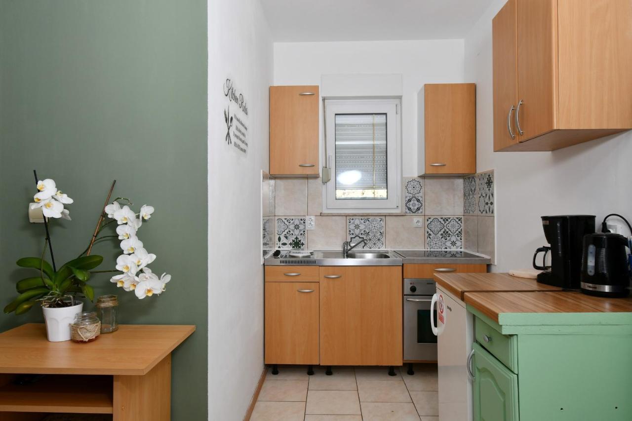 Apartments Novotny Banjol Екстер'єр фото