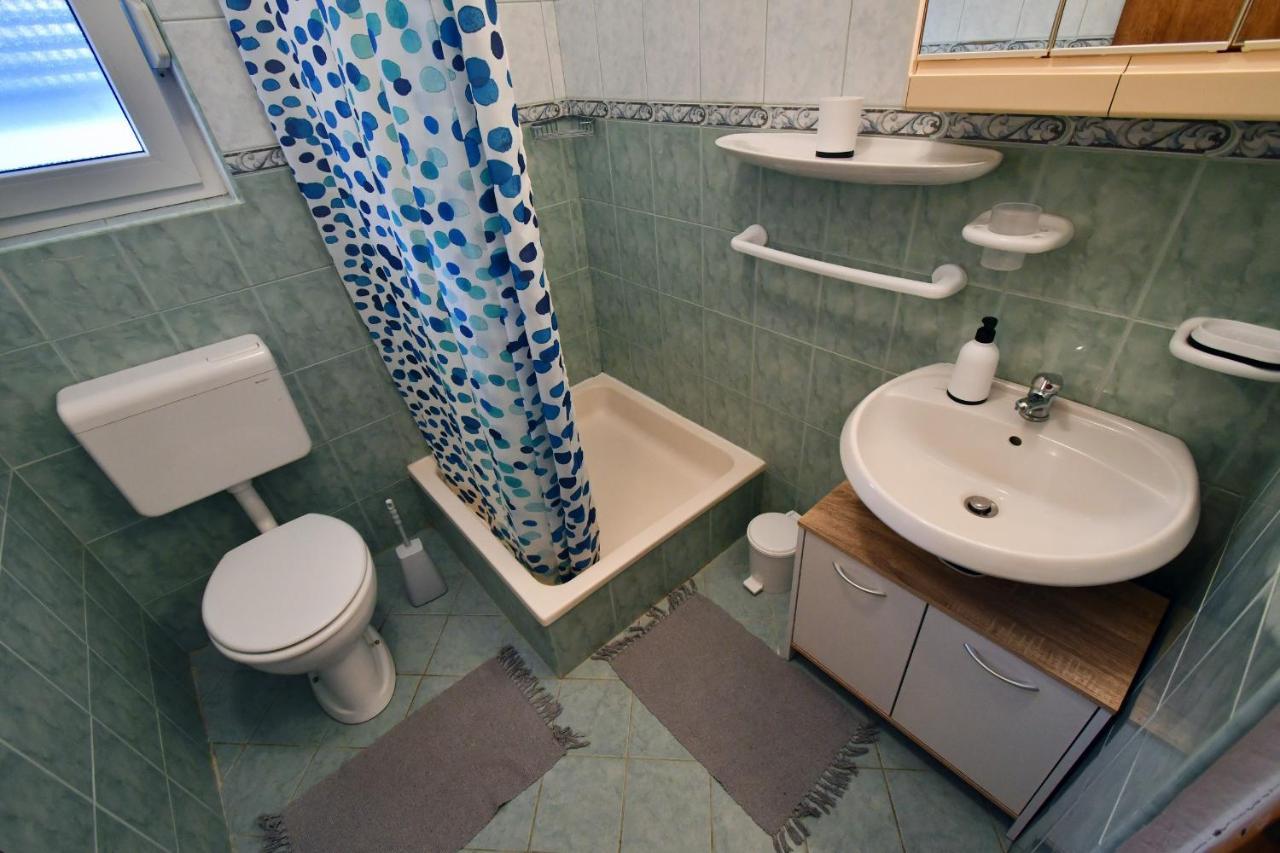 Apartments Novotny Banjol Екстер'єр фото