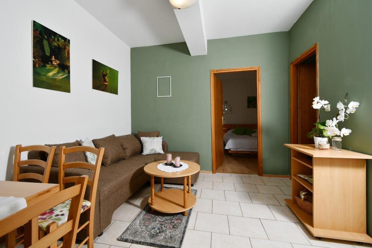Apartments Novotny Banjol Екстер'єр фото