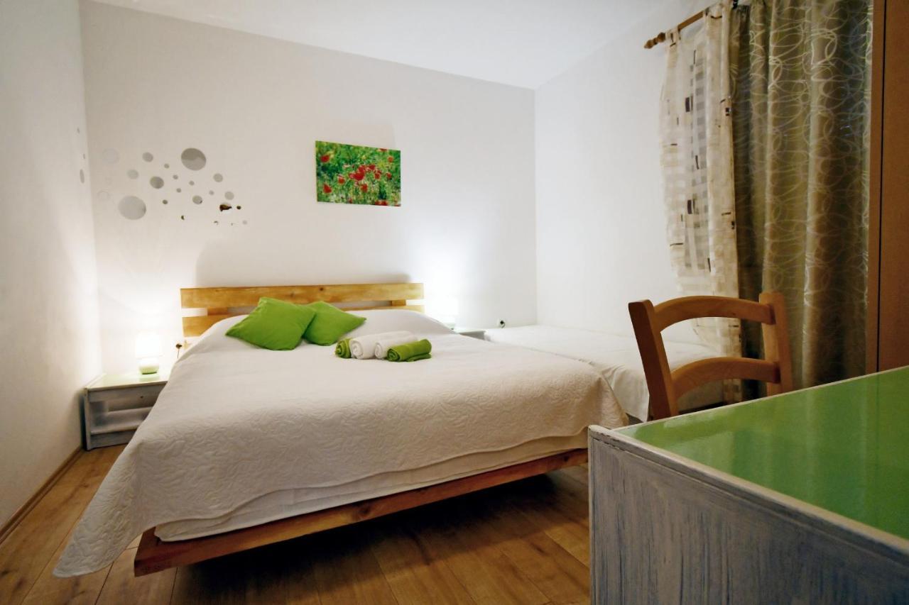 Apartments Novotny Banjol Екстер'єр фото